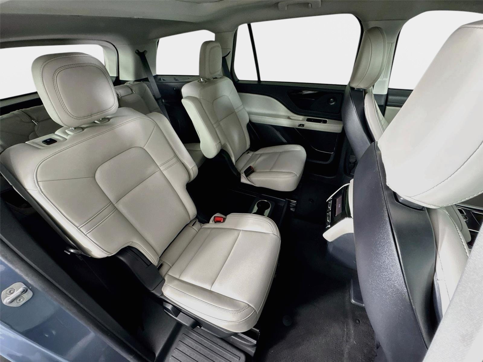 Used 2025 Blue Metallic Lincoln Premiere image 29