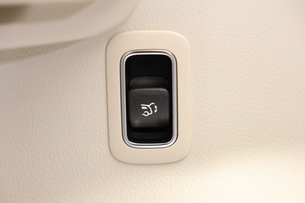 Used 2026 Polar White Mercedes-Benz GLA 250 image 34