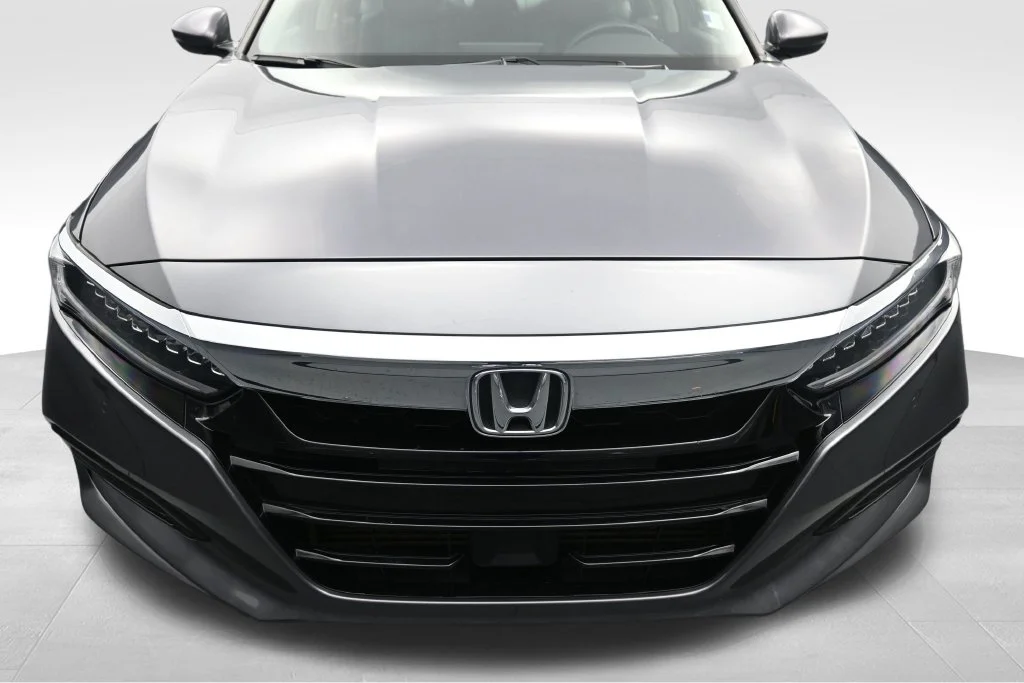 Used 2018 Modern Steel Metallic Honda Touring image 11
