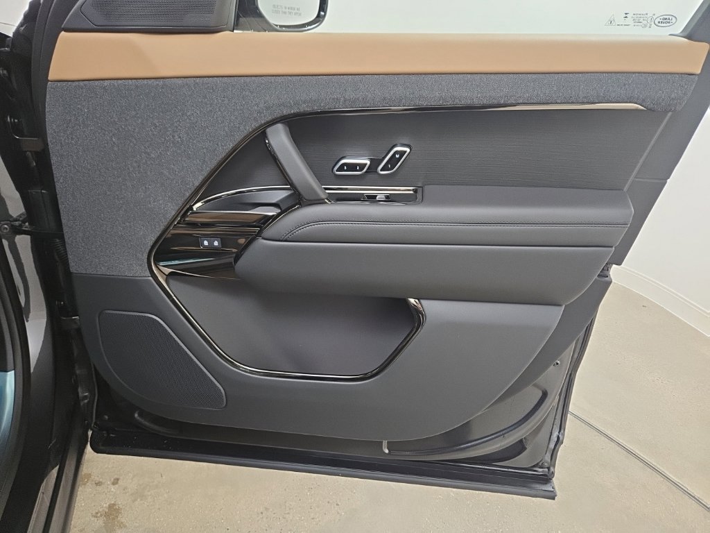 New 2027 Carpathian Grey Land Rover Dynamic SE image 29
