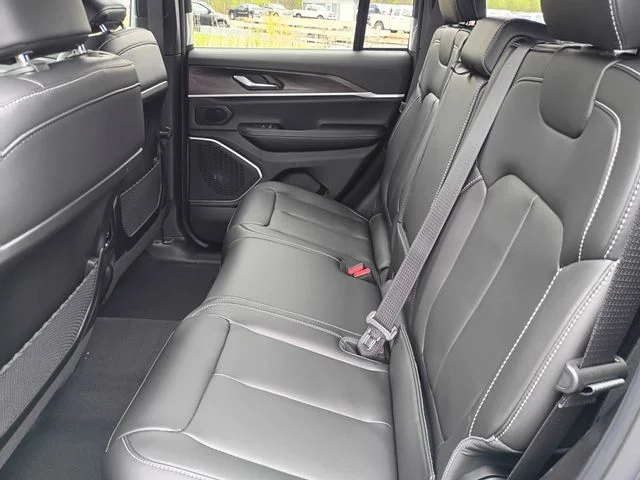 New 2026 Baltic Gray Metallic Clear-Coat Exterior Paint Jeep Limited image 18