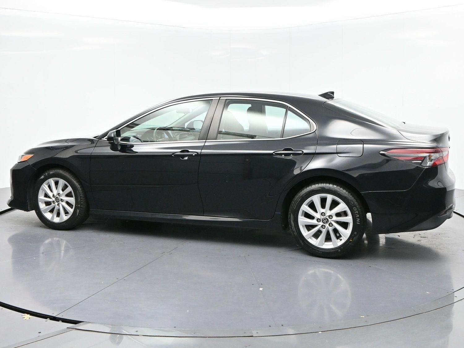 Used 2022 Midnight Black Metallic Toyota LE image 5