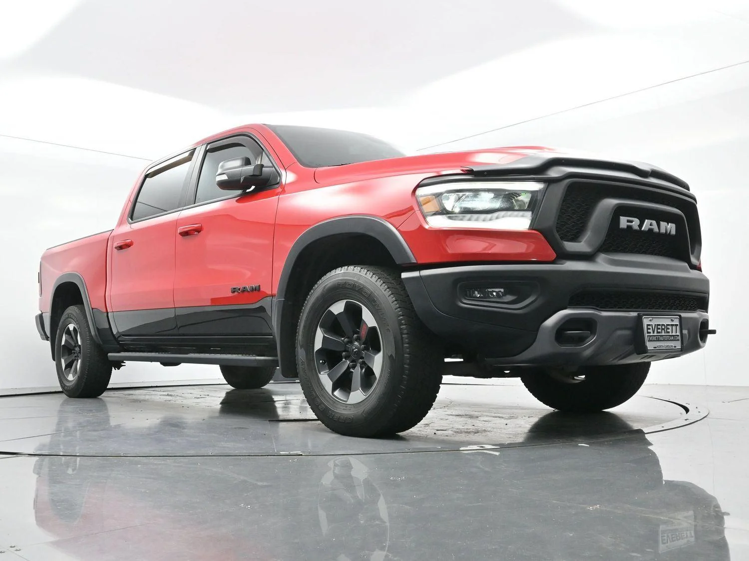Used 2019 Flame Red Ram Rebel image 41