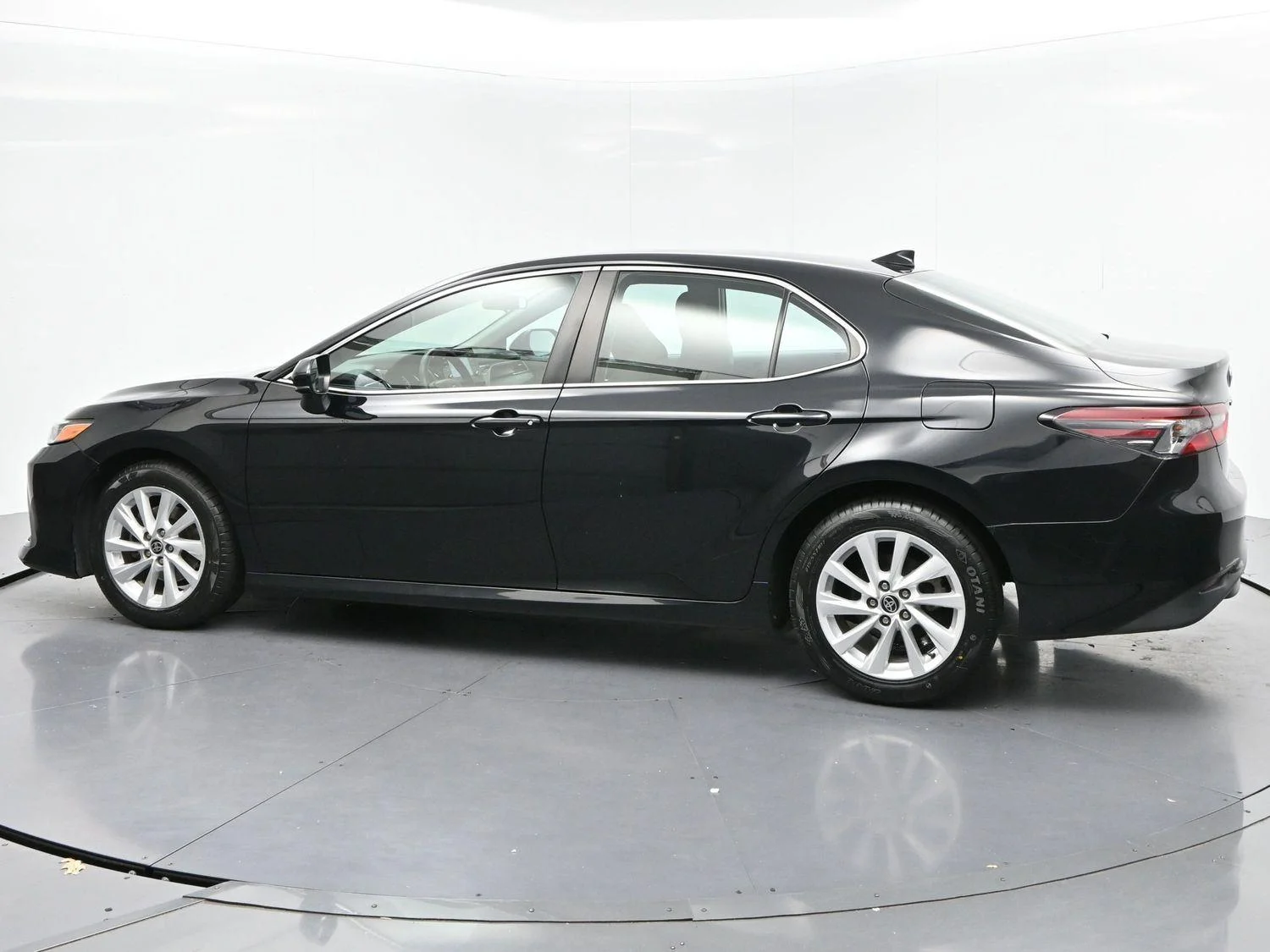 Used 2022 Midnight Black Metallic Toyota LE image 5