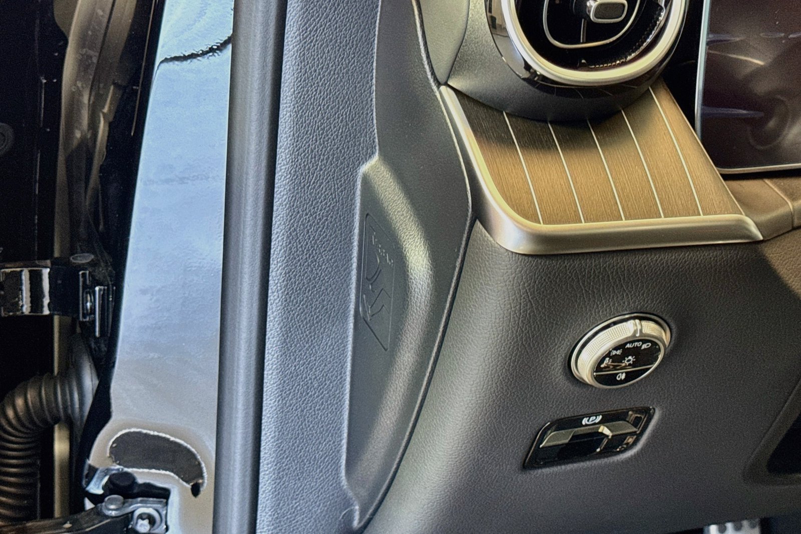 New 2026 Black Mercedes-Benz GLC 300 image 10