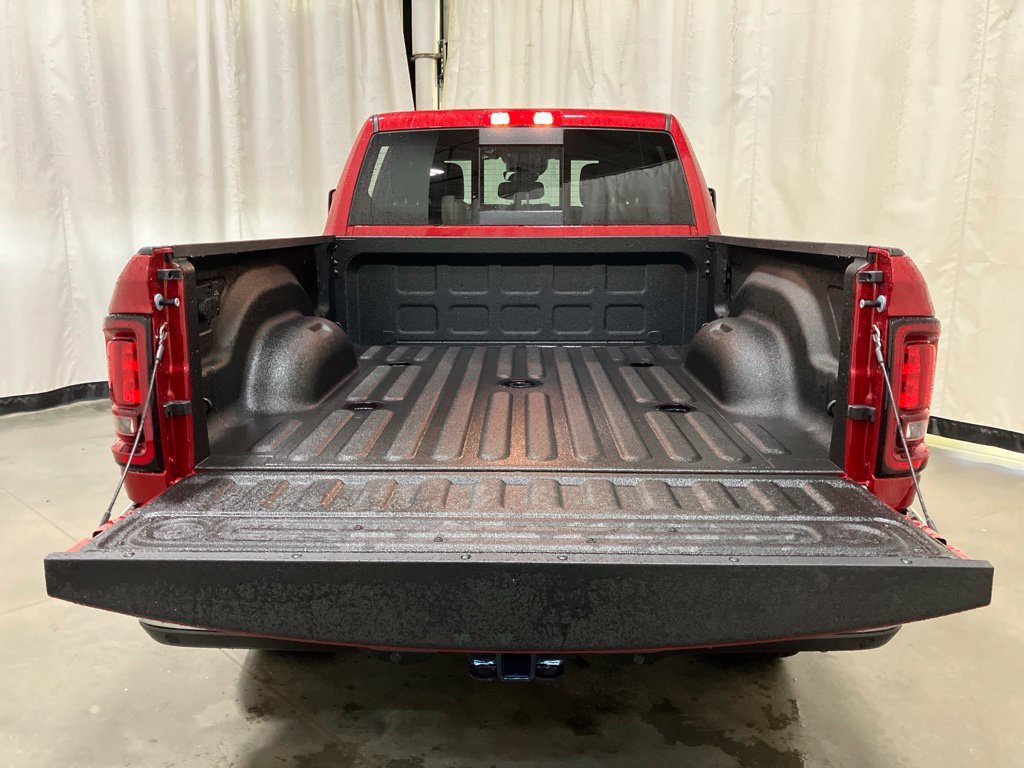 New 2026 Molten Red Pearl-Coat Exterior Paint RAM Tradesman image 26