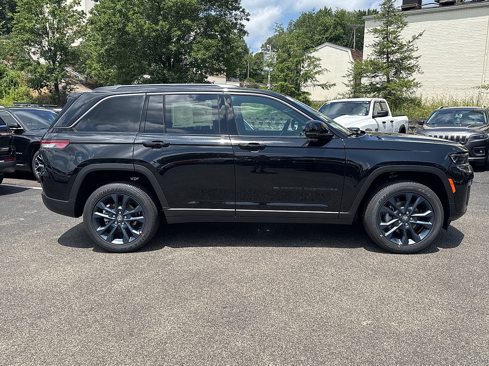New 2026 Diamond Black Crystal Pearlcoat Jeep 85th Anniversay Edition 4x4 image 7