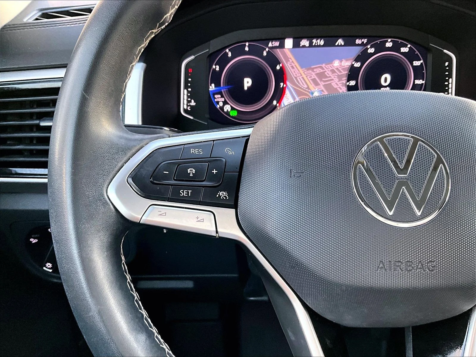 Used 2022 White Volkswagen 3.6L V6 SEL image 20