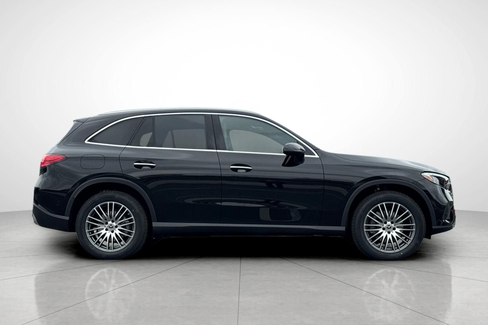 Used 2026 Black Mercedes-Benz GLC 300 image 34
