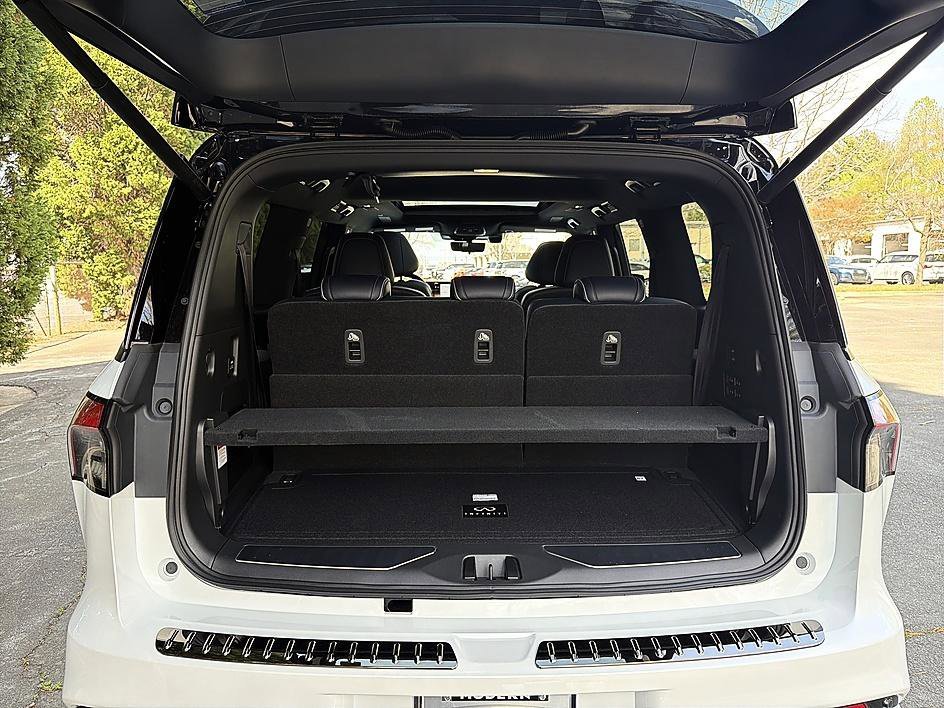 New 2026 2T RADIANT WHIT INFINITI SPORT image 24