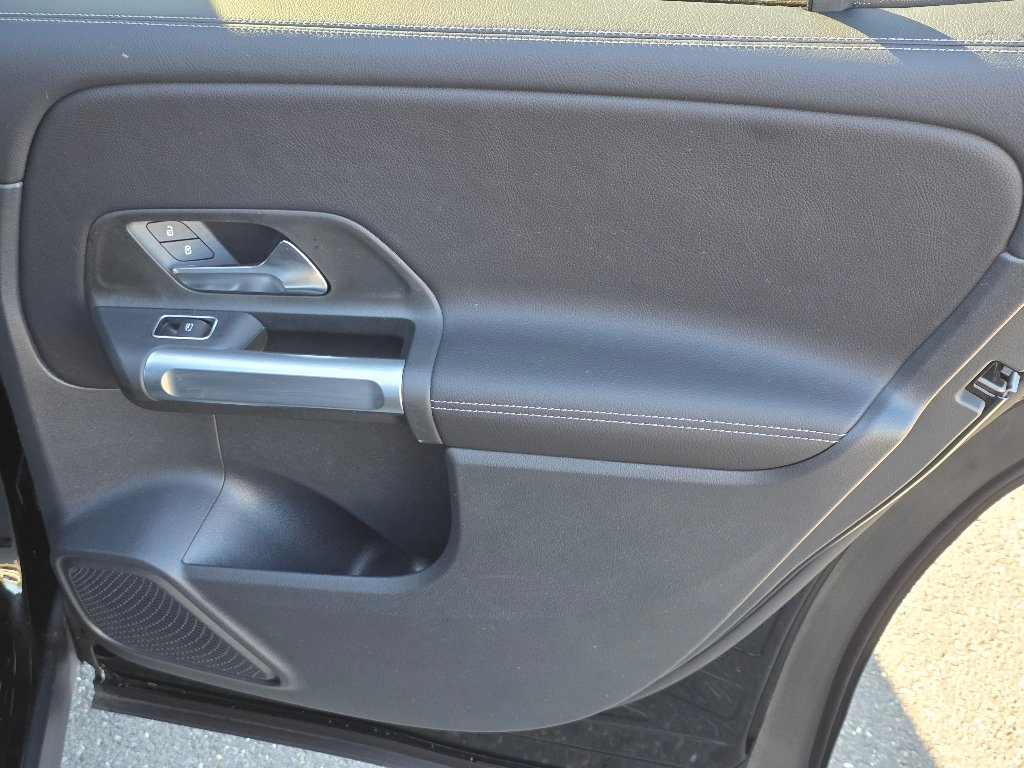 Used 2023 Black Mercedes-Benz GLB 250 image 23
