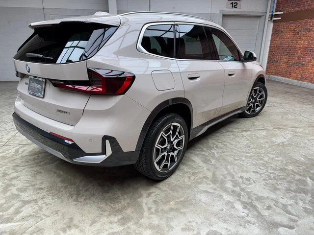 Used 2026 Beige BMW xDrive28i image 5