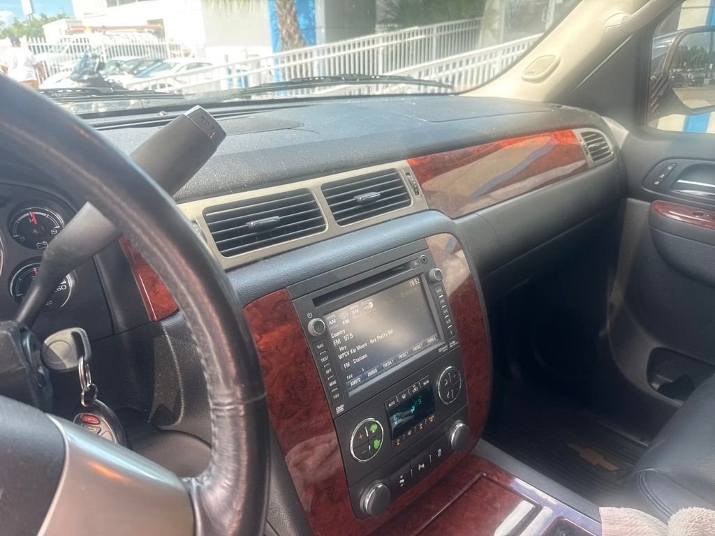 Used 2014 Silver Chevrolet LTZ image 20