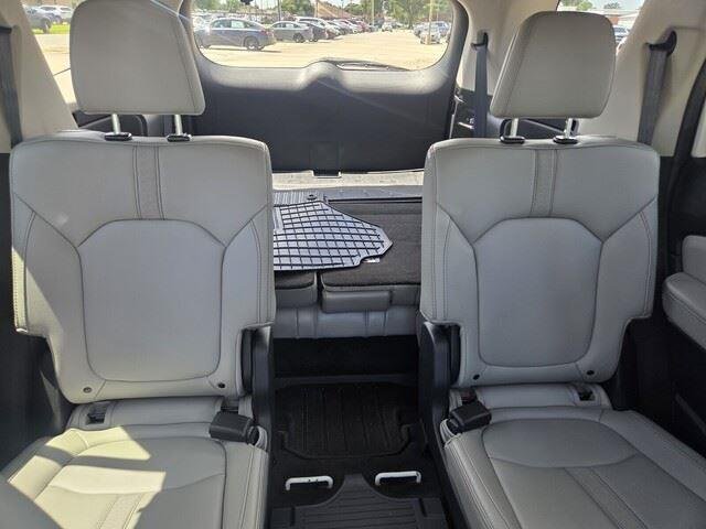 Used 2025 Platinum White Pearl Honda Touring image 31