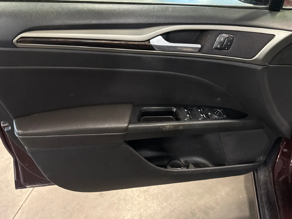 Used 2013 Red Ford SE image 8