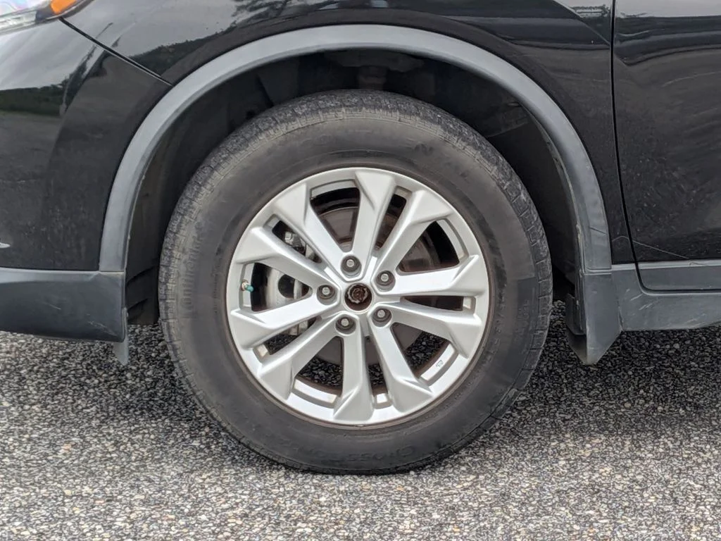 Used 2016 Black Nissan SV image 9