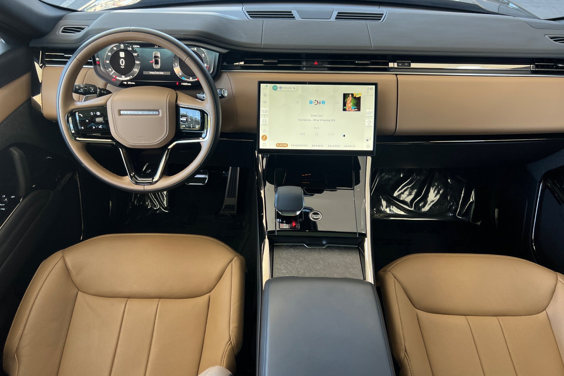 Certified Used 2025 Carpathian Grey Premium Metallic Land Rover Dynamic SE image 3