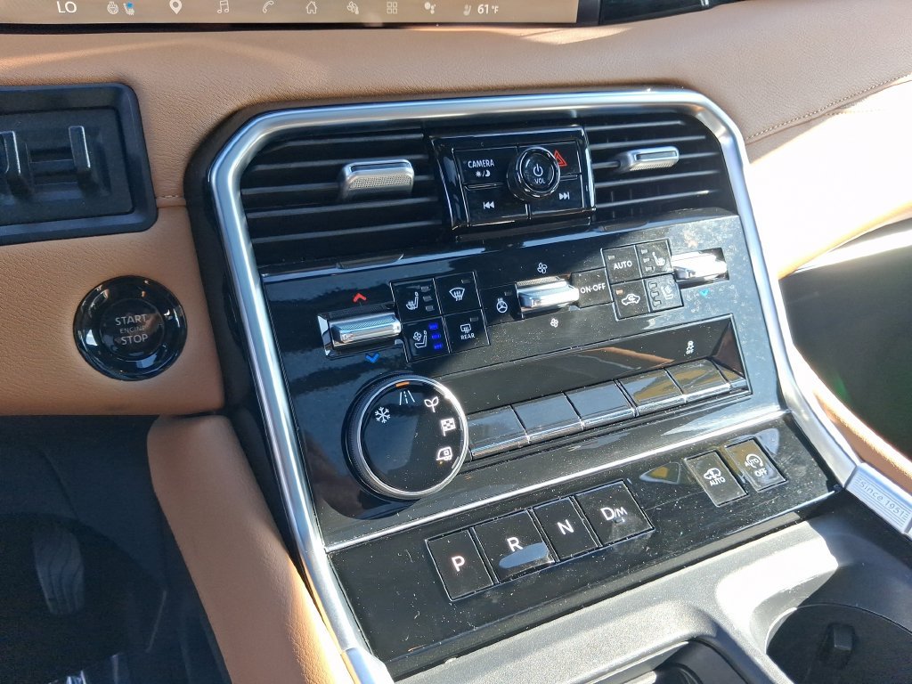 Used 2025 White Nissan Platinum Reserve image 23