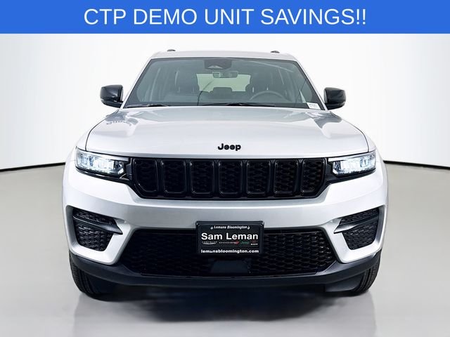 New 2025 Silver Zynith Exterior Paint Jeep Altitude X image 2