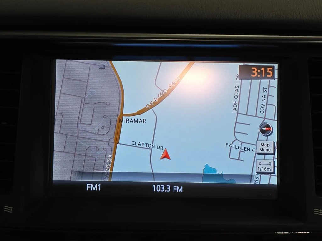 Used 2017 White Nissan SL image 18