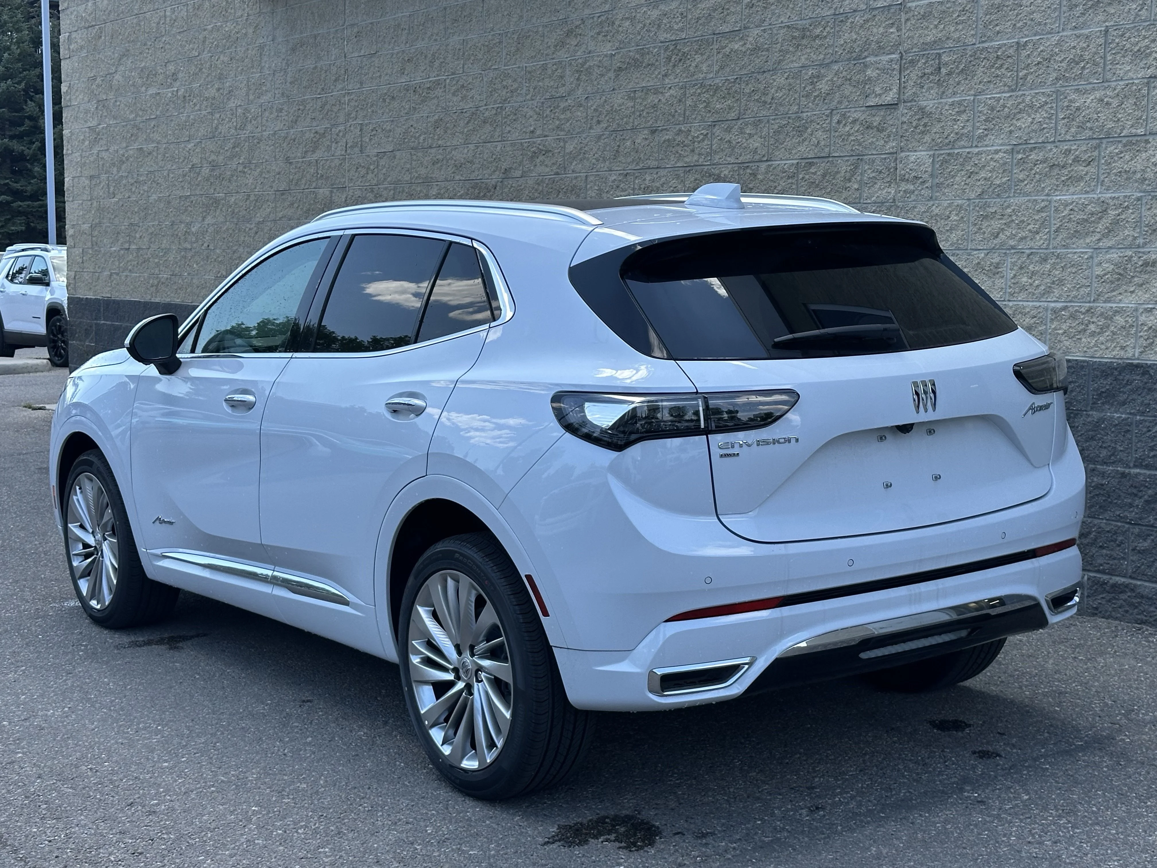 New 2026 Iridescent White Tricoat Buick Avenir image 4