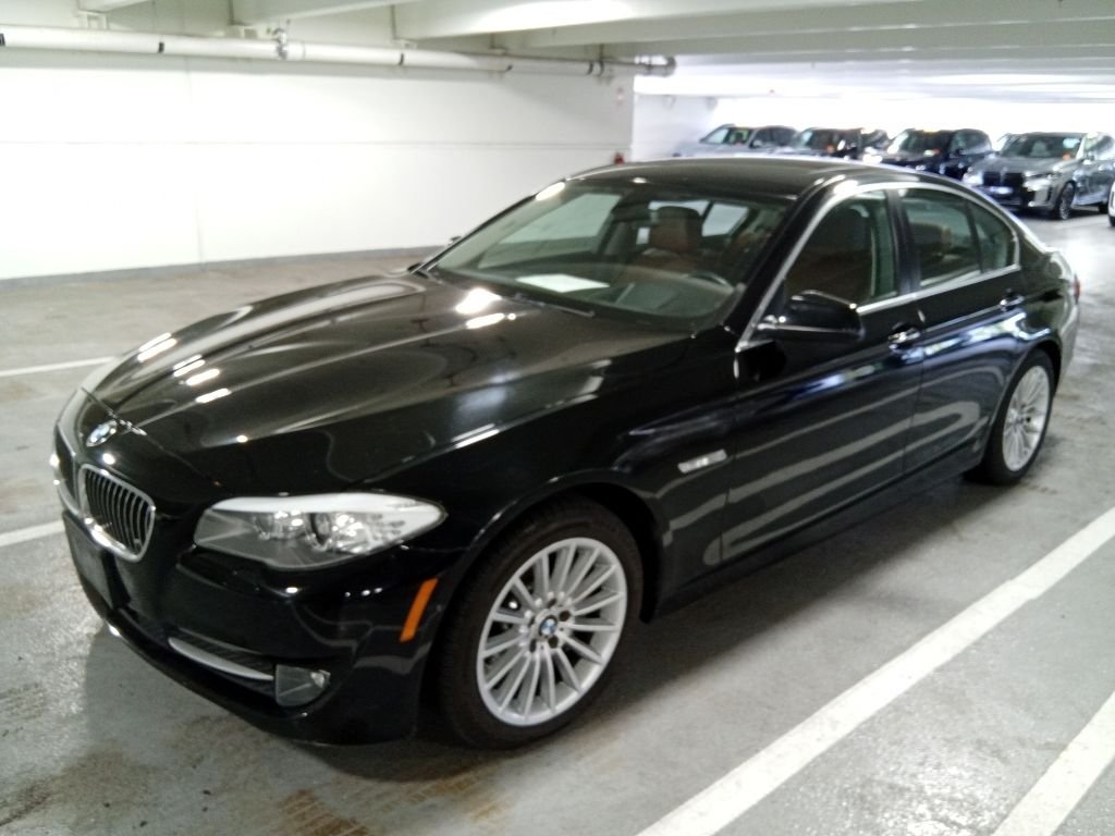 2013 BMW 5 Series 535i xDrive Sedan's photo