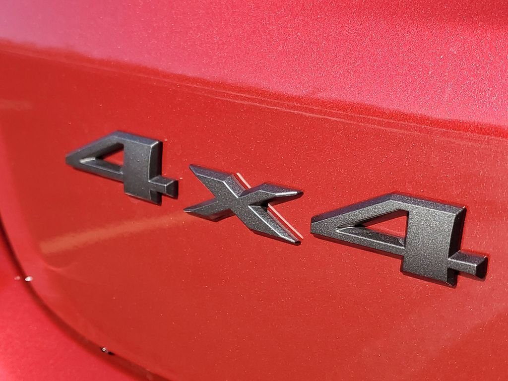 New 2026 Red Hot Pearlcoat Jeep Latitude image 7