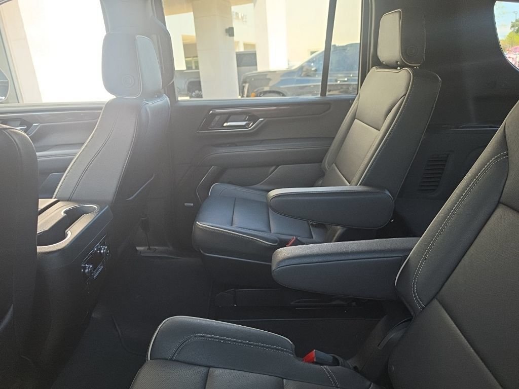 Used 2025 Silver GMC Elevation image 9