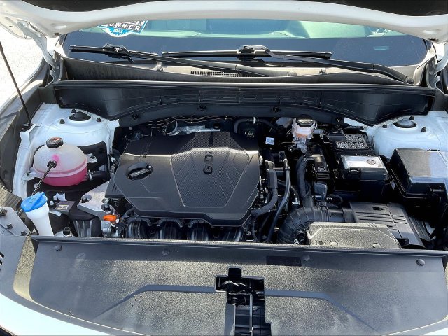 Used 2023 White Kia S image 32