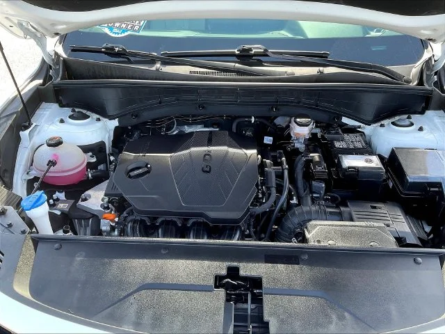 Used 2023 White Kia S image 32
