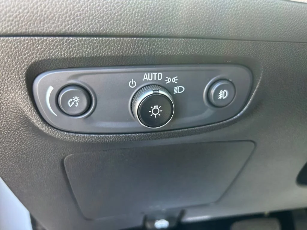 Used 2023 Summit White Buick Select image 26