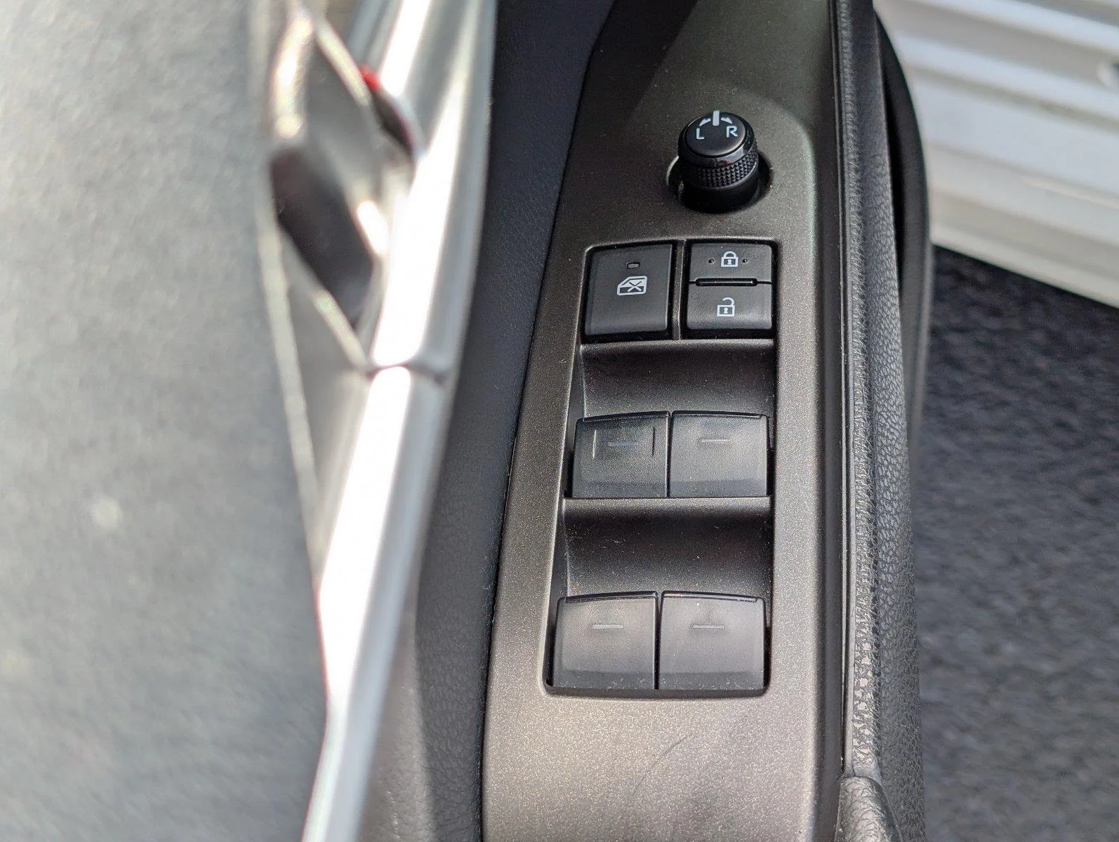Used 2023 Ice Cap Toyota SE image 18