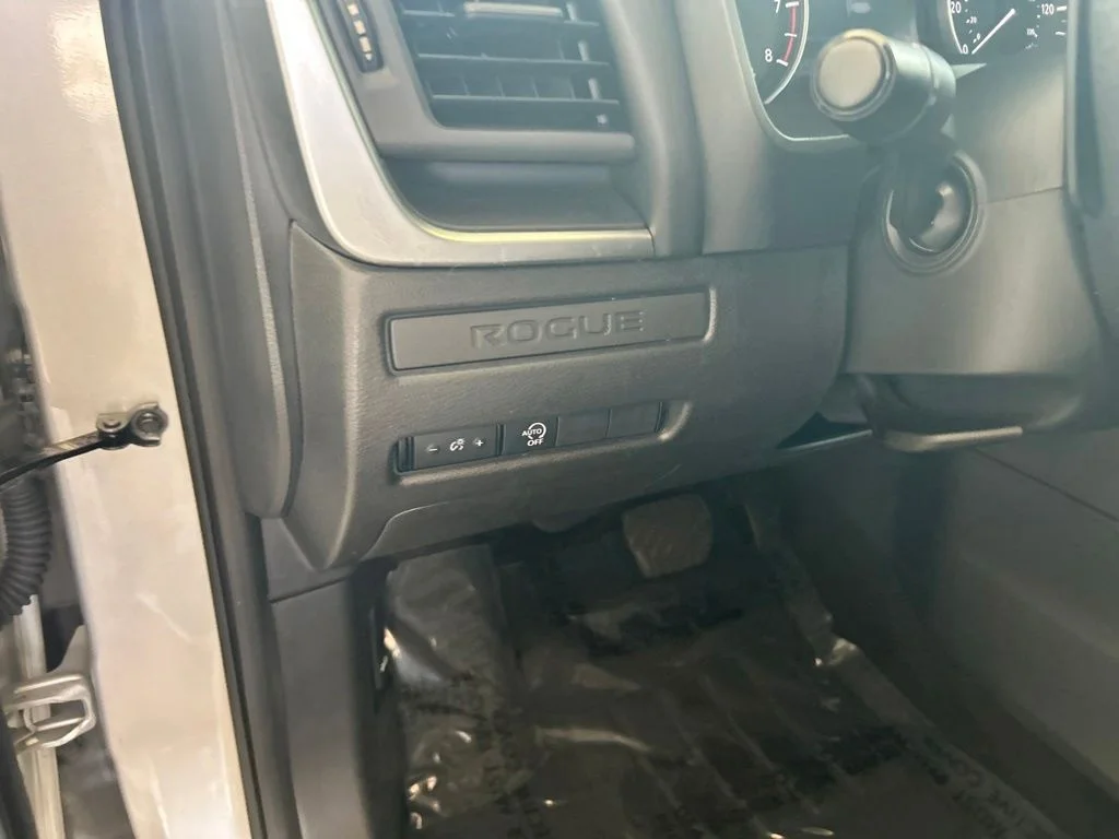 Used 2024 Silver Nissan S image 37