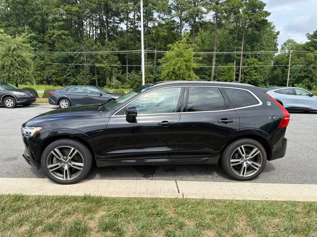 Used 2019 Black Volvo T6 Momentum image 5
