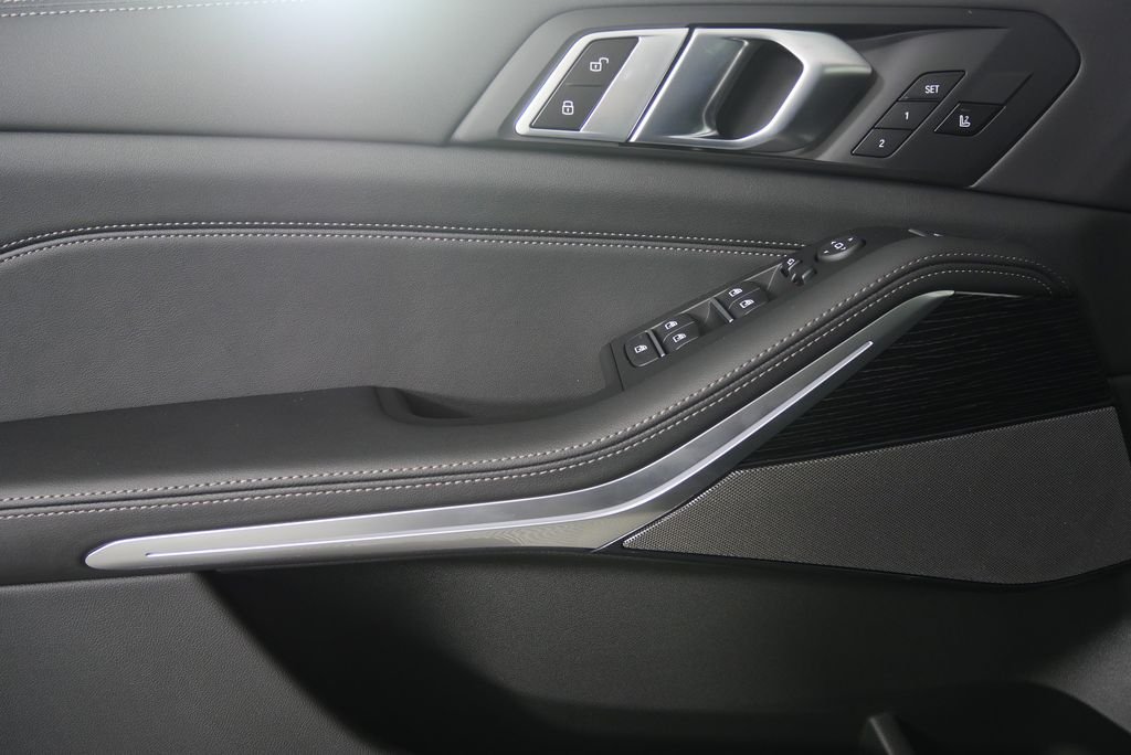 Used 2026 Carbon Black Metallic BMW sDrive40i image 9