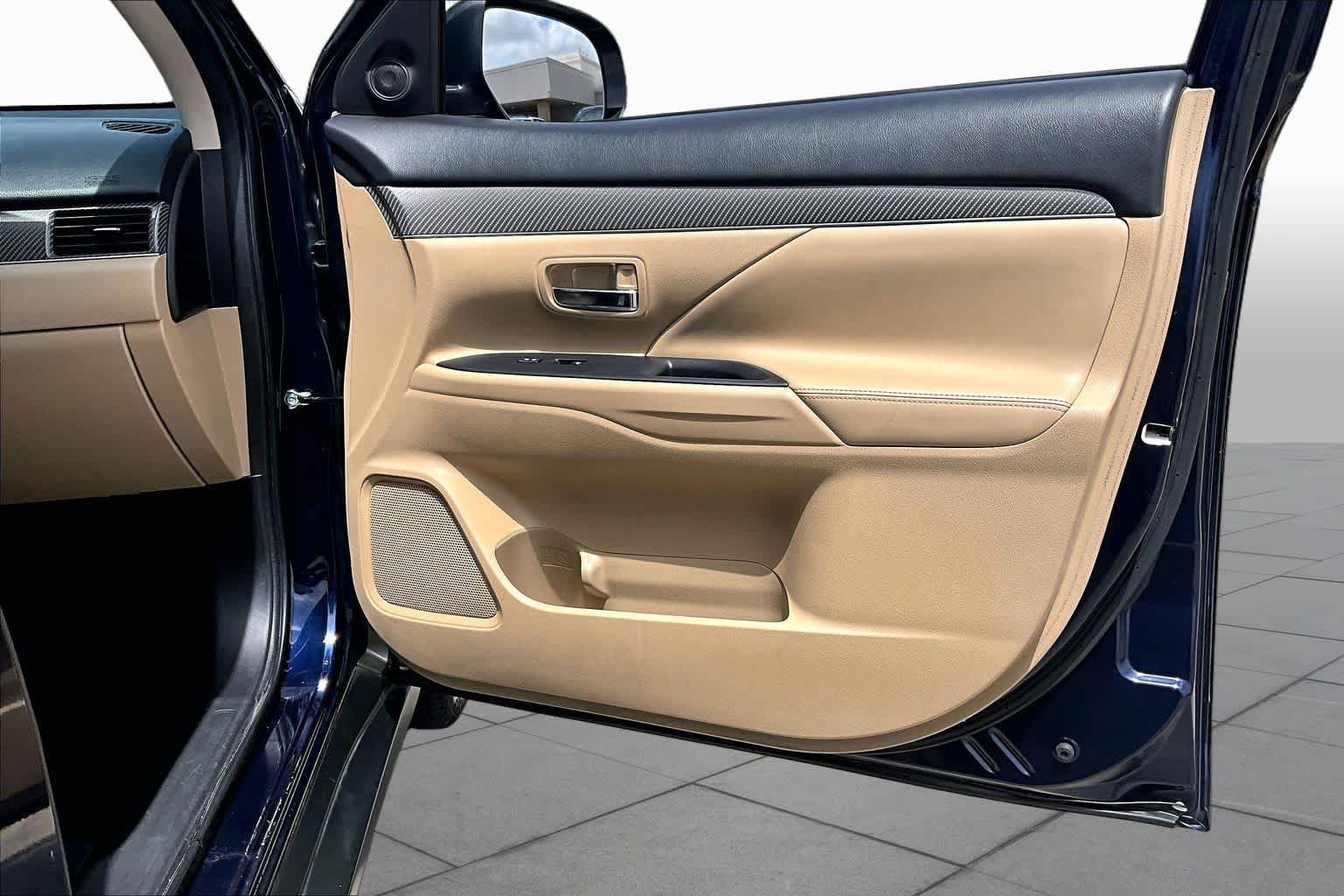 Used 2019 Cosmic Blue Metallic Mitsubishi SEL image 23