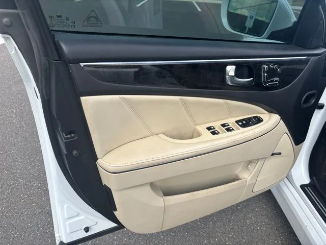 Used 2015 White Hyundai Ultimate image 9