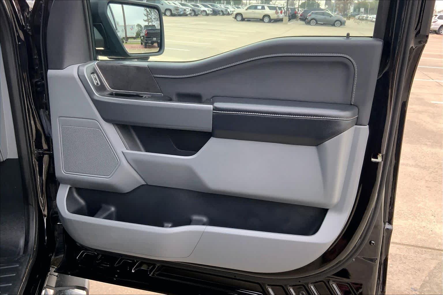Used 2024 Agate Black Metallic Ford XLT image 35