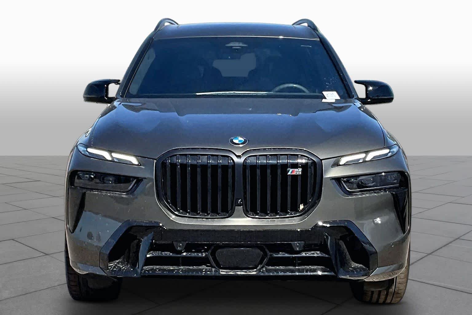 New 2027 Manhattan Green Metallic BMW M60i image 3