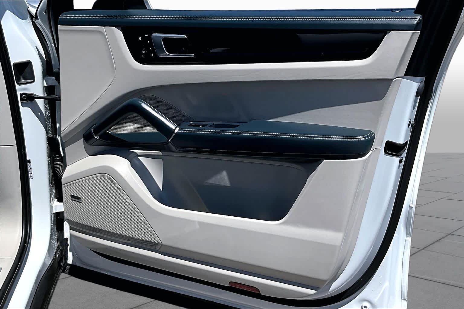 Used 2023 White Porsche  image 22