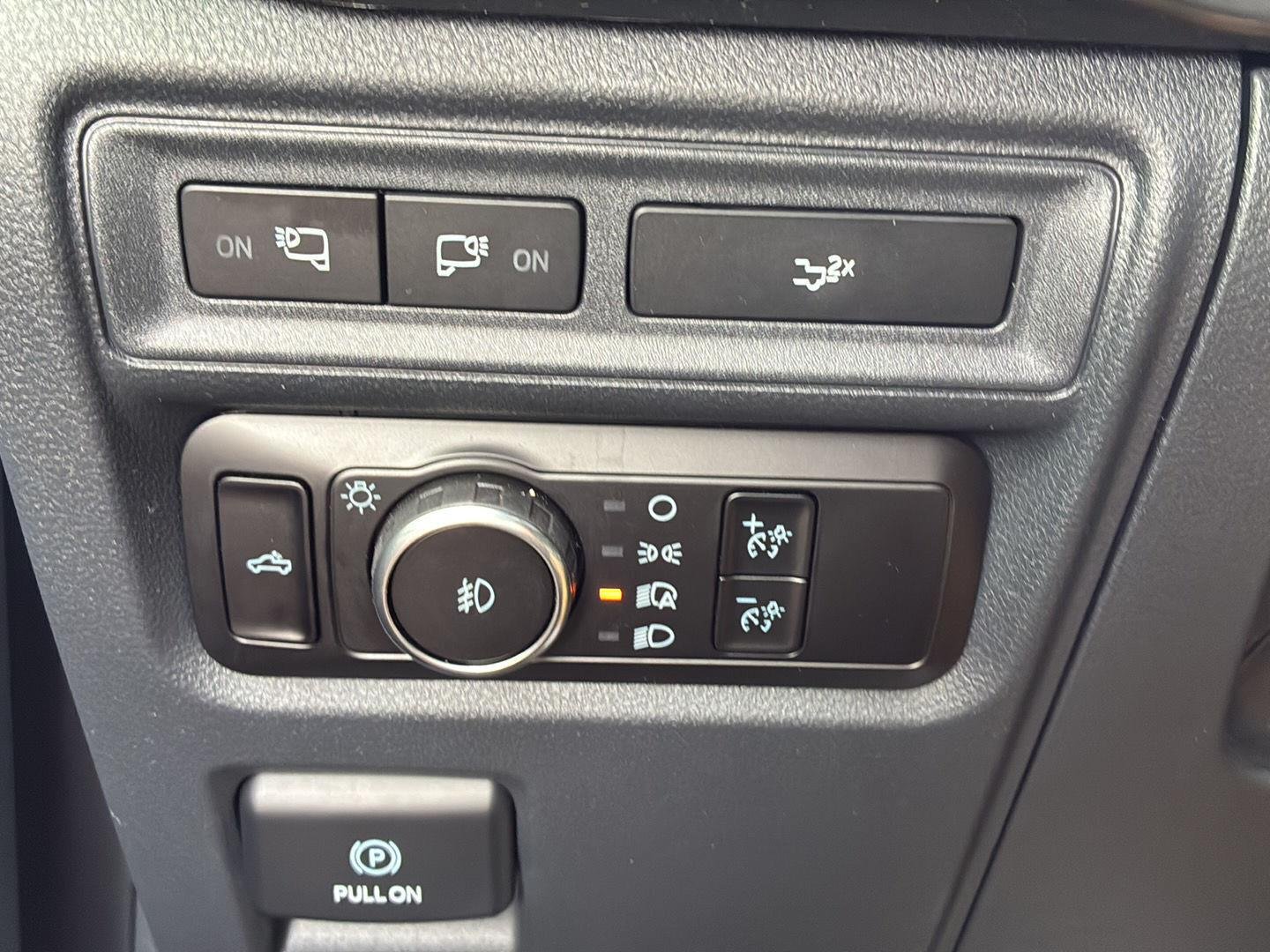 Used 2024 Iconic Silver Ford XLT image 7