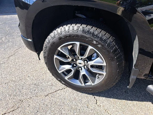 Used 2024 Black Chevrolet RST image 29