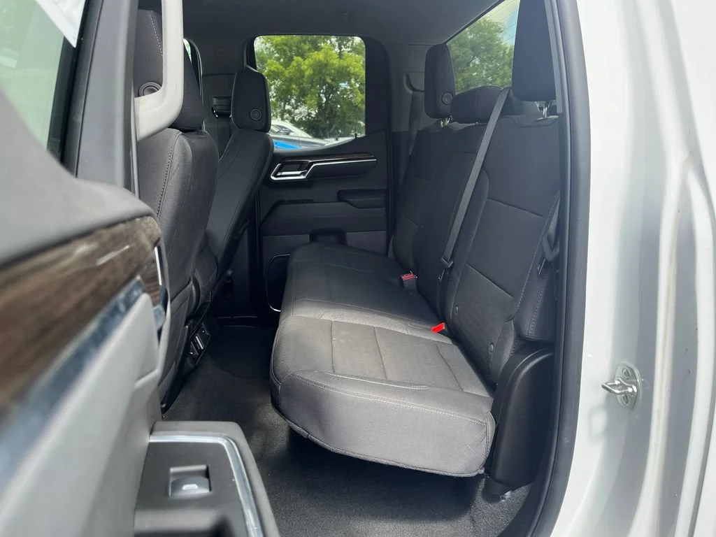 New 2025 Summit White Chevrolet LT (2FL) image 24