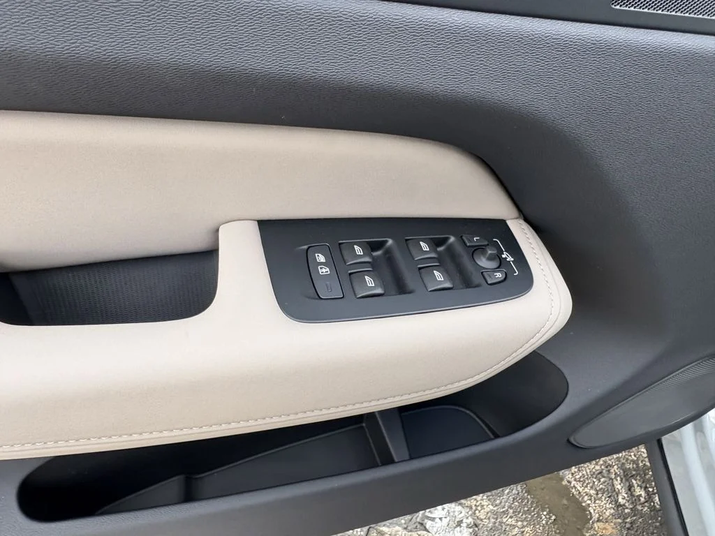 New 2026 Vapour Grey Volvo Plus image 11
