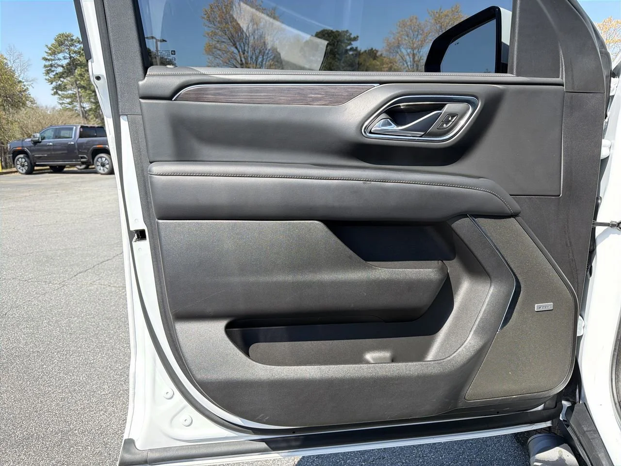 Used 2024 Summit White Chevrolet Z71 image 18