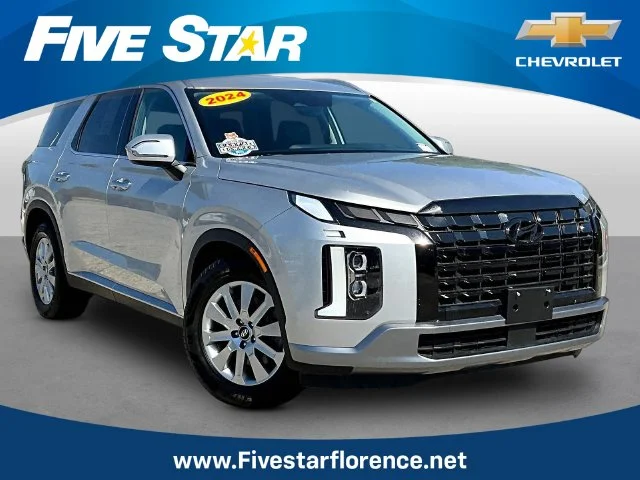Used 2024 Silver Hyundai SEL image 1