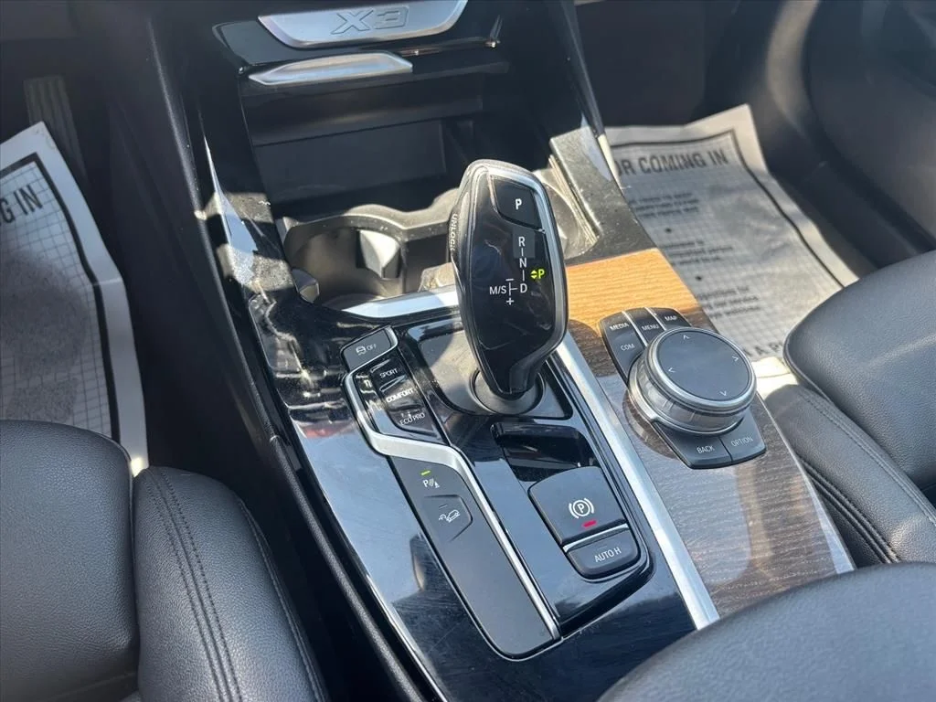 Used 2019 White BMW xDrive30i image 19