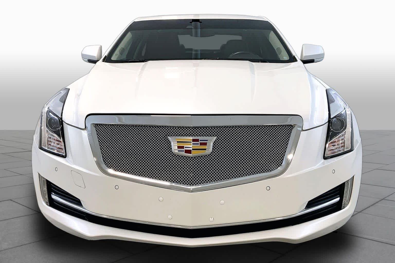 Used 2018 Crystal White Tricoat Cadillac Premium Luxury RWD image 3