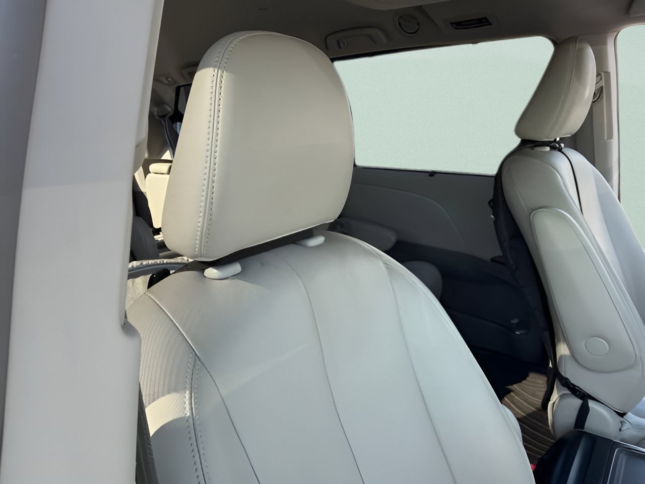 Used 2014 Predawn Gray Mica Toyota XLE image 8