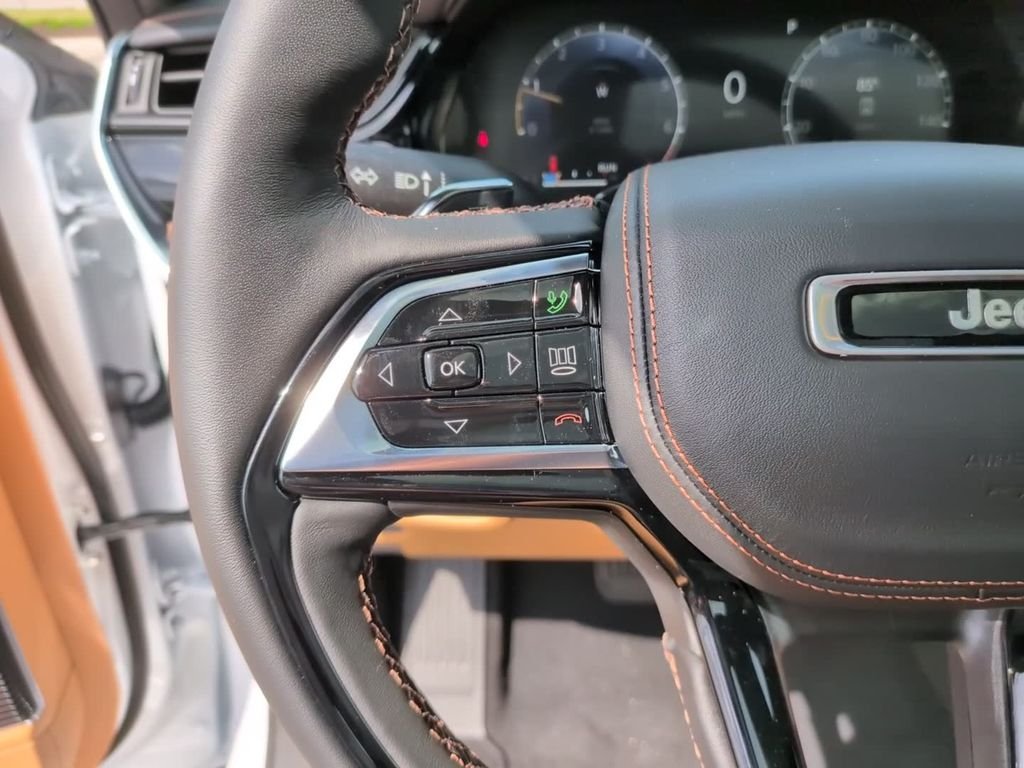 New 2026 White/off-white Jeep Summit image 22